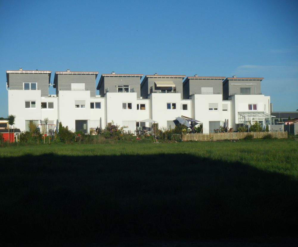Neubau gestaffelte Einfamilienhäuser in Wangen-Haid